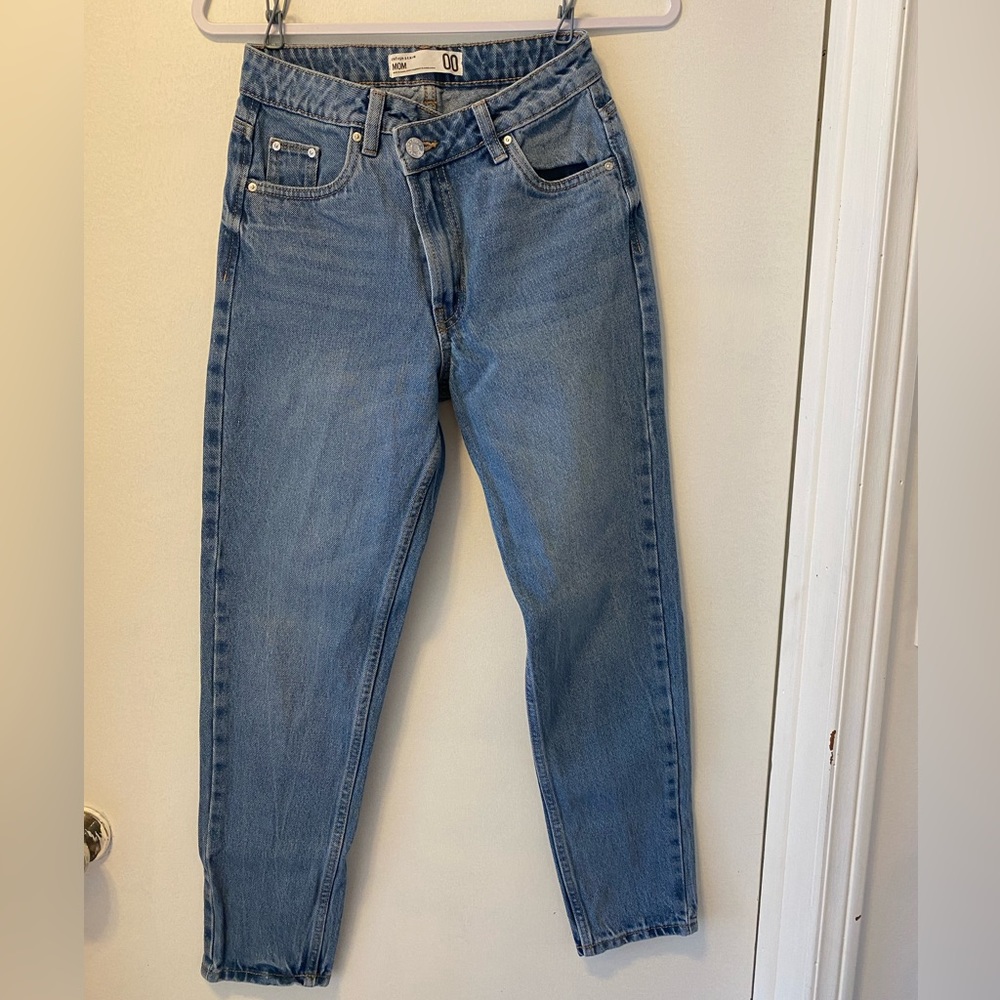 Asymmetric waste mom jeans